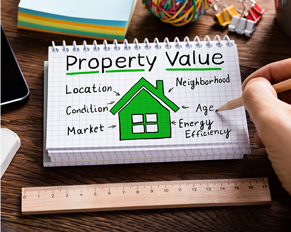 Experts discussing the valuation of a tech company in Dubai under new market conditions.